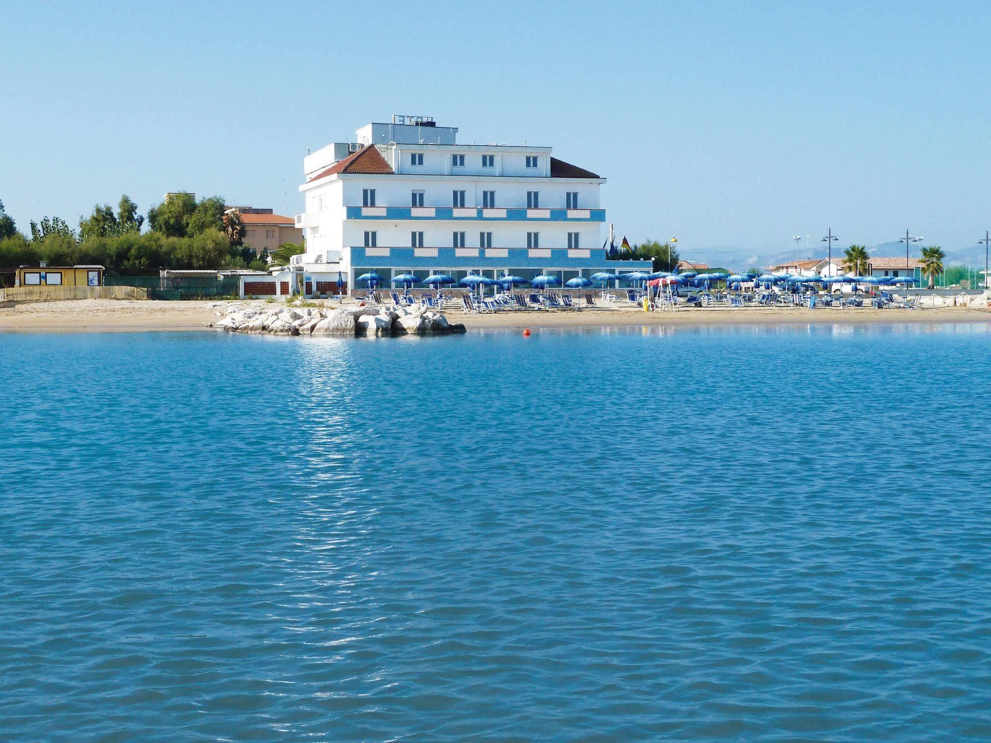 Hotel Strand Marina Di Montenero Exterior foto